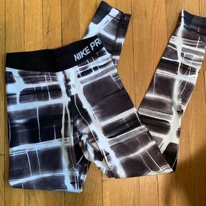 Nike Pro High Rise Leggings